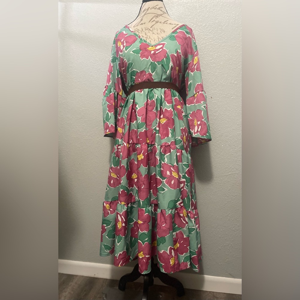 Flowy loose Flower Dress with sleeves